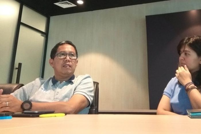 Wakil Ketua Umum PSSI, Joko Driyono (kiri), dalam sebuah perbincangan dengan JUARA.net di Kantor PSSI, Kuningan, Jakarta, pada Jumat (31/3/2017).