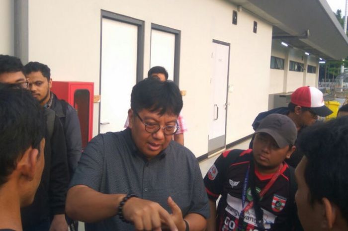 Direktur Utama Persija Jakarta, Gede Widiade menegaskan tetap ingin menggelar laga Piala AFC 2018 di Lapangan ABC, Senayan, Jakarta, Senin (14/5/2018).
