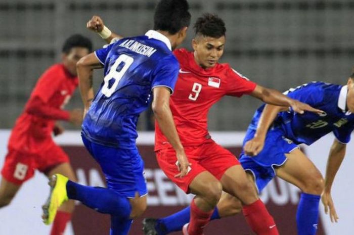 Taufik Suparno pemain Timnas Sinagpura saat melawan Timnas Thailand.