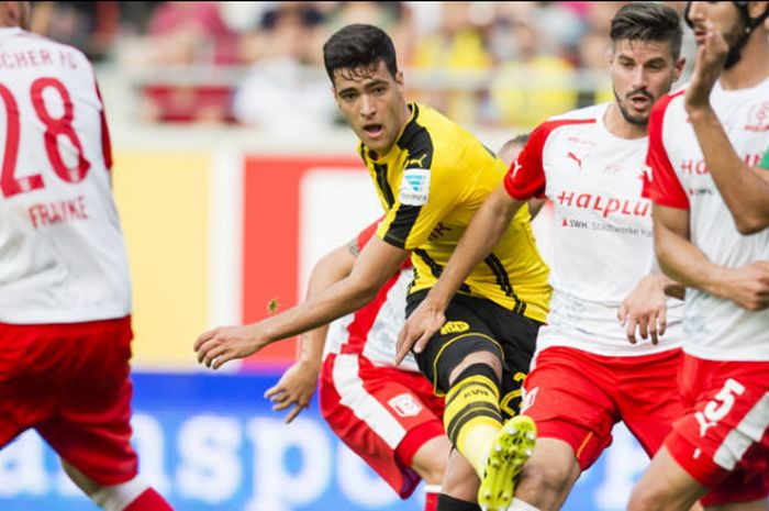 Mikel Merino saat membela Borussia Dortmund