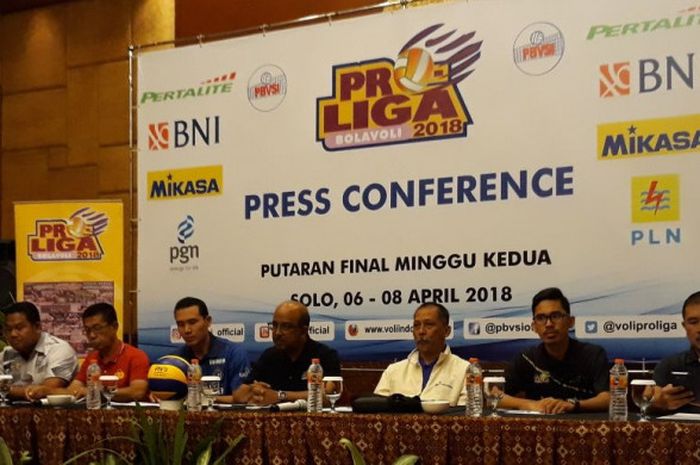 Suasana konferensi pers putaran kedua Final Four Proliga 2018 yang diadakan di Hotel Novotel, Solo, pada Kamis (5/4/2018).