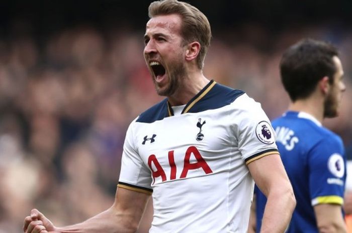 Aksi selebrasi gol penyerang Tottenham Hotspur, Harry Kane, yang menjebol gawang Everton dalam laga Premier League di Stadion White Hart Lane, London, 5 Maret 2017.