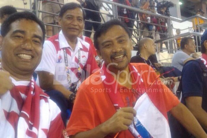 Mantan Menpora, Andi Mallarangeng, hadir di tribune guna menyaksikan laga Indonesia vs Vietnam, Selasa (22/8/2017). 