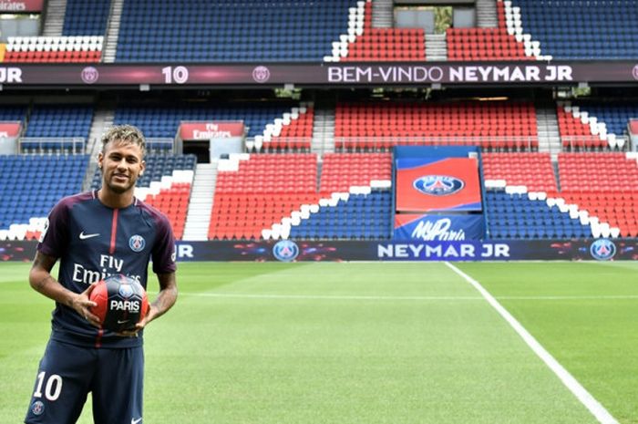 Neymar diperkenalkan sebagai pemain baru Paris Saint-Germain (PSG), Jumat (4/8/2017).