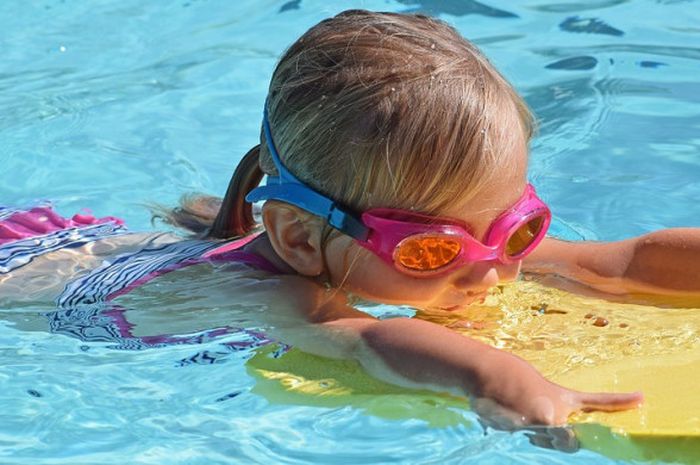 Berenang, salah satu olahraga yang bisa membantu pertumbuhan tinggi badan