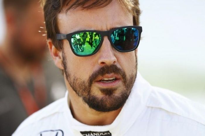 Fernando Alonso terkendala masalah dengan mobil McLaren-Honda.
