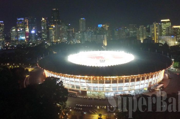 Stadion Utama Gelora Bung Karno, Jakarta, saat uji lampu tanggal 11 Januari 2018.