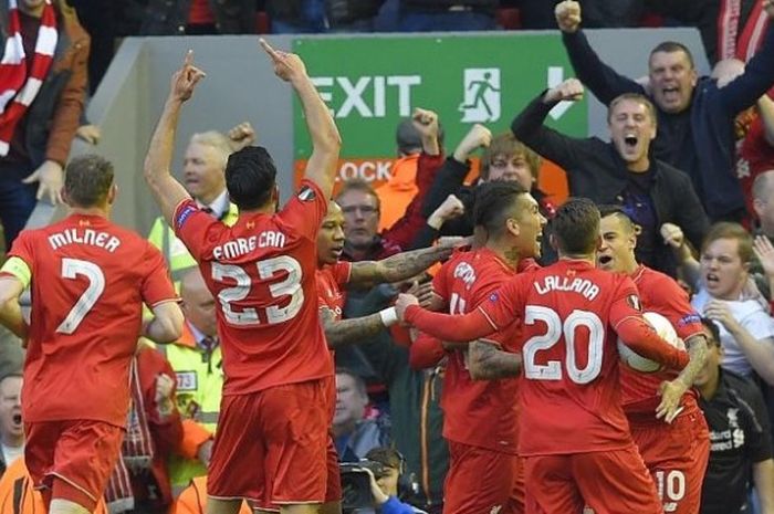 Para pemain Liverpool merayakan gol ke gawang Villarreal dalam laga leg kedua semifinal Liga Europa di Stadion Anfield, Liverpool, Inggris, Kamis (5/5/2016).
