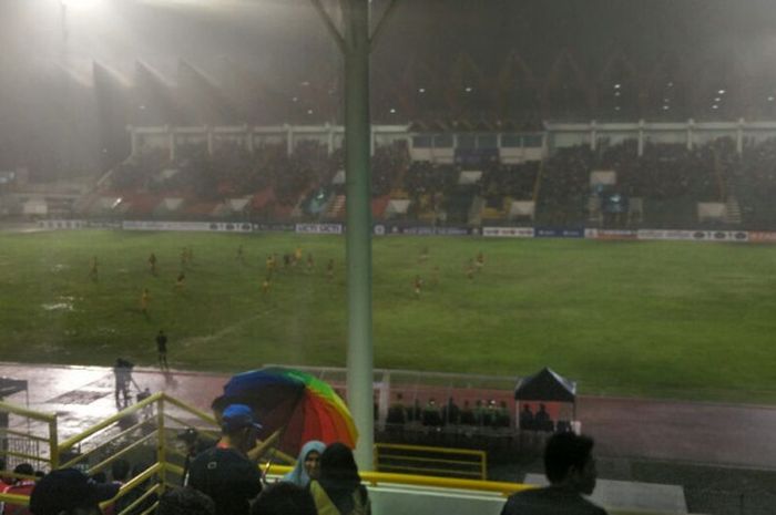 Potret laga timnas Indonesia kontra Brunei pada babak kedua dalam Aceh World Solidarity Cup 2017 di Stadion Harapan Bangsa, Banda Aceh, Sabtu (2/12/2017) malam WIB.
