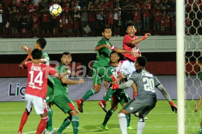 Pertandingan Bali United vs PSMS Medan di Stadion I Wayan Dipta, Bali, Sabtu (24/3/2018)