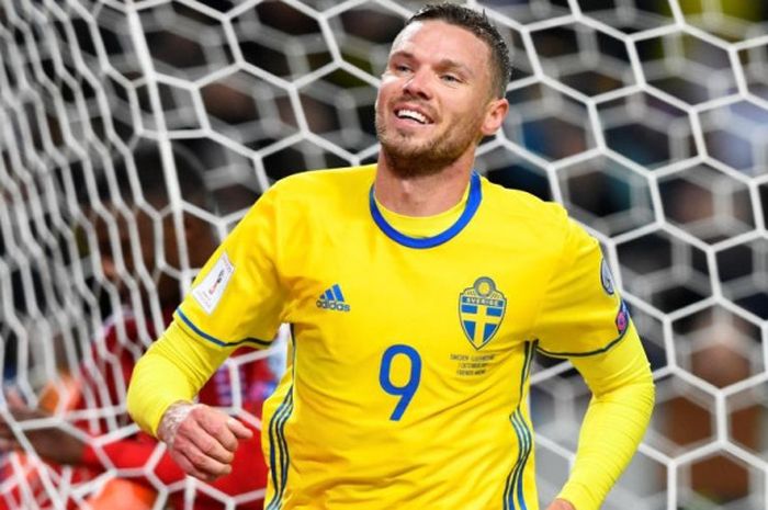 Striker timnas Swedia, Marcus Berg, selepas mencetak gol ke gawang Luksemburg dalam partai Kualifikasi Piala Dunia 2018 di Solna, 7 Oktober 2017.