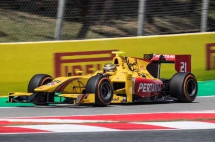 Pebalap Pertamina Arden asal Prancis, Norman Nato, memacu mobilnya pada balapan kedua Formula 2 Spanyol di Circuit de Barcelona-Catalunya, Minggu (24/5/2017).
