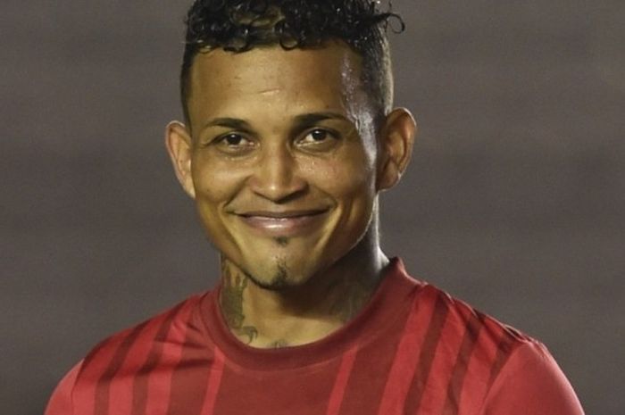 Almicar Henriquez ketika berpose sebelum sepak mula duel uji coba antara Panama dan Venezuela di Rommel Fernandez Stadium, Panama City, 24 Mei 2016.