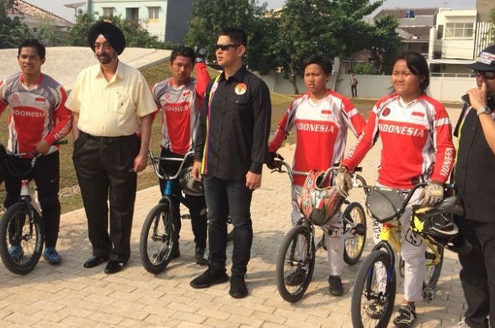 Ketua PB ISSI Raja Sapta Oktohari menerima kunjungan Sekretaris Jenderal Asian Cycling Confederation, Onkar Singh, di venue BMX Pulo Mas, Jakarta Timur, Kamis (19/7/2018).