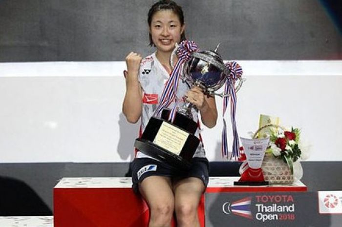 Pebulu tangkis tunggal putri Jepang, Nozomi Okuhara, berhasil merebut gelar Thailand Open 2018.