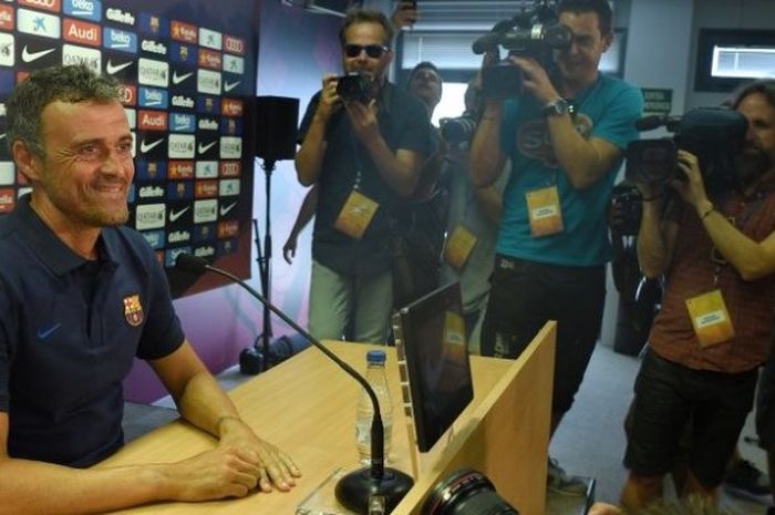 Pelatih FC Barcelona, Luis Enrique, menghadiri konferensi pers di Sports Center FC Barcelona Joan Gamper, Sant Joan, 21 Juli 2016.