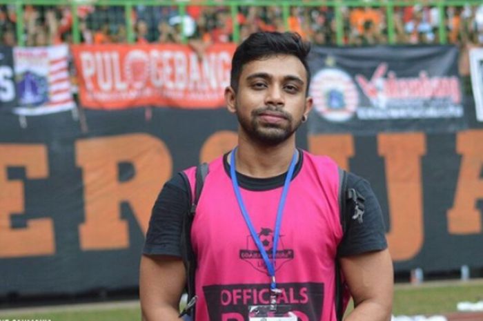 Backpacker dan traveller asal India yang menyaksikan laga Persija vs PSM Makassar