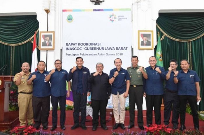 Inasgod dan pemprov Jabar berpose dalam rapat koordinasi di  Kantor Gubernur Jawa Barat, Selasa (20/3/2018).