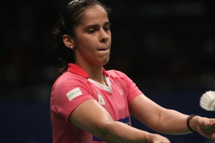 Pebulu tangkis asal India, Saina Nehwal tampil dalam melawan pemain Indonesia, Fitriani, pada pertandingan babak kedua BCA Indonesia Open Superseries Premiere 2016 di Istora Gelora Bung Karno, Senayan, Jakarta, Kamis (2/6/2016). 