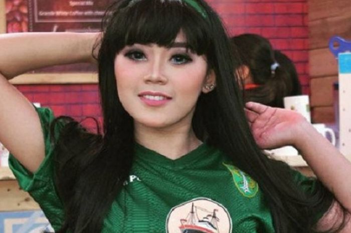 Rifka Artika sosok Bonita yang kagum melihat soliditas yang ditunjukan para Bonek.