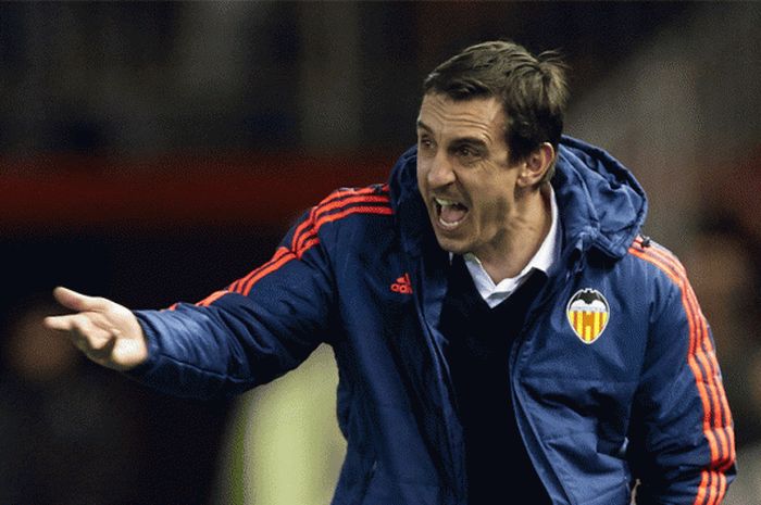 reaksi Gary Neville pada saat Liga UEFA Europe putaran ke 32, leg pertama antara Valencia CF dan Rapid Vienna di Estadi de Mestalla 18 Februari 2016, Valencia, Spanyol. 