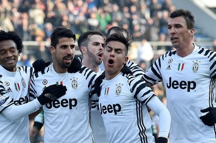 Para pemain Juventus semringah setelah gol kedua mereka ke gawang Sassuolo dalam laga Serie A di Mapei Stadium, 29 Januari 2017. 