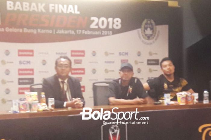 Pelatih Sriwijaya FC, Rahmad Darmawan, dalam sesi konferensi pers selepas memastikan peringkat ketiga Piala Presiden 2018 lewat kemenangan 4-0 atas PSMS Medan di Stadion Utama Gelora Bung Karno, Sabtu (17/2/2018).