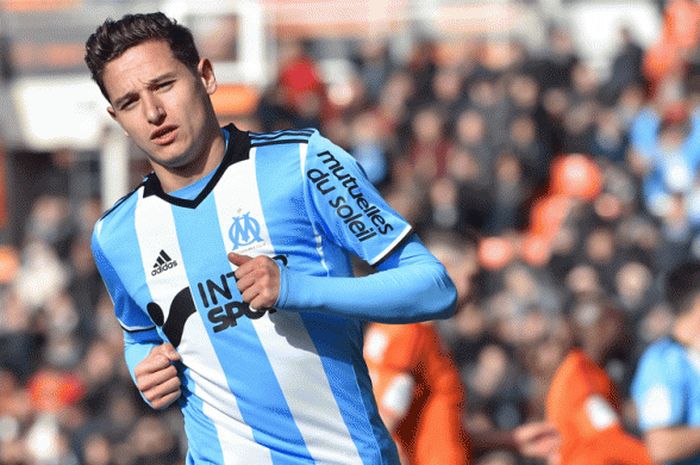 Gelandang Marseille Florian Thauvin setelah mencetak gol dalam laga L1 antara Lorient kontra Marseille di stadion Moustoir, 05 Maret 2017. 