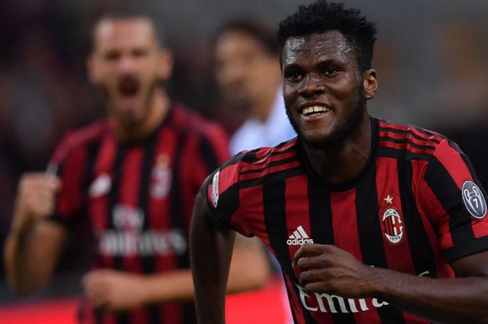 Franck Kessie merayakan gol AC Milan ke gawang SPAL pada partai Liga Italia di San Siro, 20 September 2017.