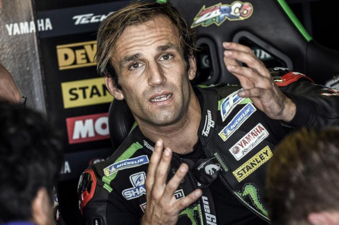 Johann Zarco saat berdiskusi dengan krunya pada MotoGP Aragon di MotorLand Aragon, Spanyol, Minggu (23/9/2018).