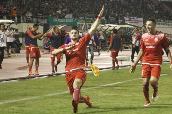 Penyerang Persija Jakarta Marko Simic merayakan gol ke gawang PSMS Medan pada semifinal leg pertama Piala Presiden 2018 di Stadion Manahan, Kota Solo, Sabtu (10/2/2018).