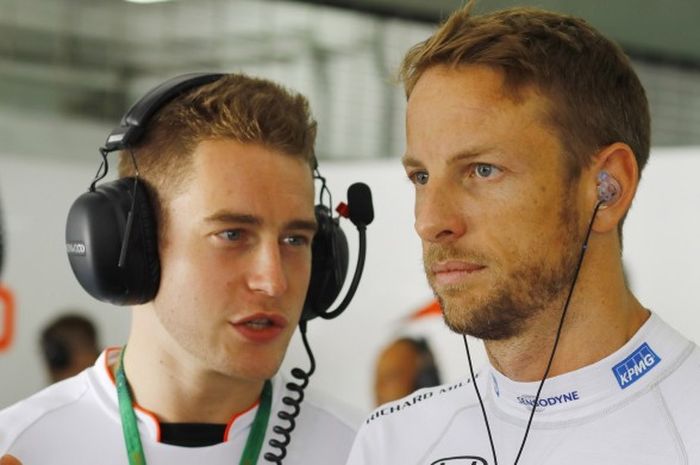 Jenson Button (kanan) akan menemani Stoffel Vandoorne di Sirkuit Monte Carlo tahun ini.