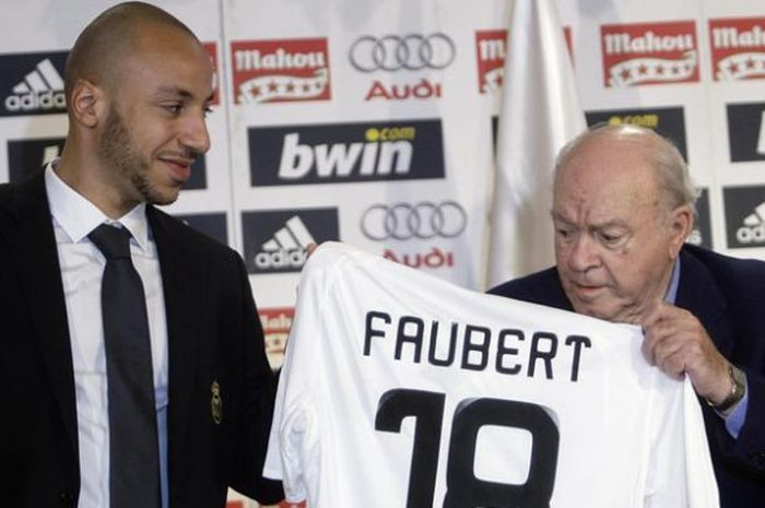 Julien Faubert saat diperkenalkan oleh Real Madrid dengan status pinjaman dari West Ham United