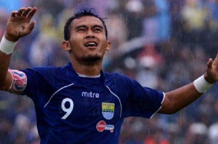 Airlangga Sucipto saat berseragam Persib Bandung.