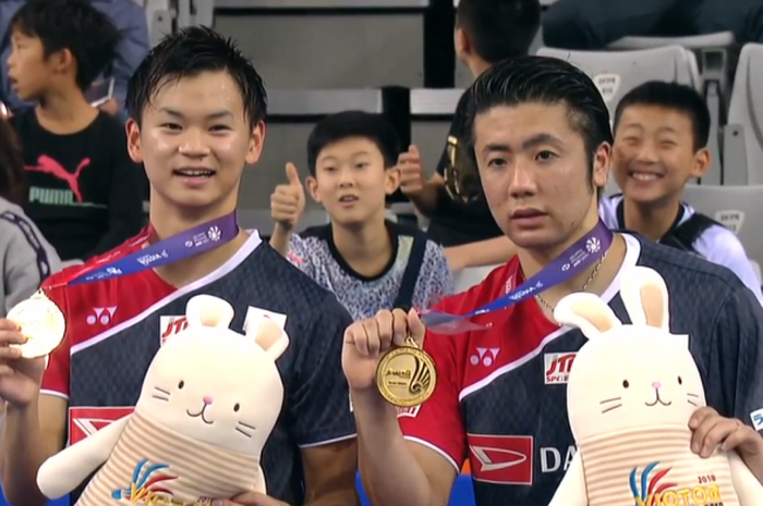 Ganda putra Jepang, Hiroyuki Endo/Yuta Watanabe, saat menjadi juara Korea Open 2018 pada Minggu (30/9/2018) di Seoul, Korea Selatan.