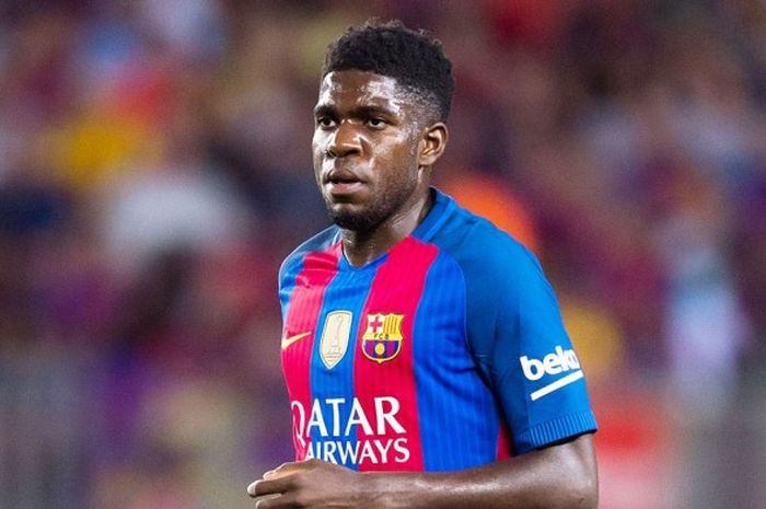 Bek Barcelona, Samuel Umtiti, saat tampil melawan Sampdoria dalam laga perebutan trofi Joan Gamper trophy di Stadion Camp Nou, Barcelona, pada 10 Agustus 2016.