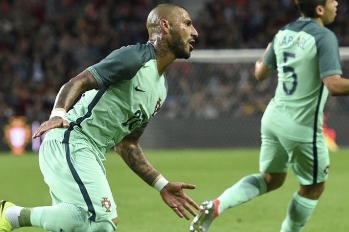 Pemain Portugal, Ricardo Quaresma, melakukan selebrasi usai membobol gawang Norwegia dalam laga persahabatan, di Estadio Do Dragao, Porto, pada Minggu (29/5/2016) waktu setempat.