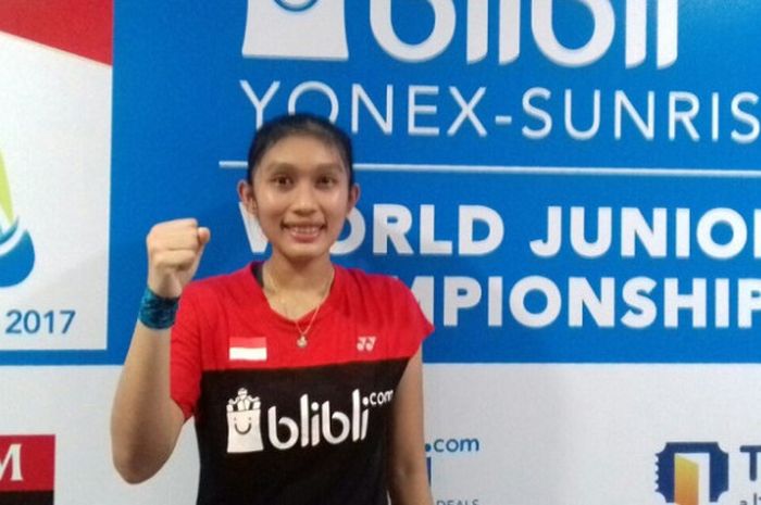 Pebulu tangkis tunggal putri Indonesia, Choirunisa, berpose seusai memastikan diri ke babak kelima Kejuaraan Dunia Junior 2017 setelah mengalahkan Eun-park (Korea Selatan) dengan skor 21-18, 20-22, 21-14 pada laga laga babak keempat yang berlangsung di GOR Among Rogo, Yogyakarta, Rabu (18/10/2017).