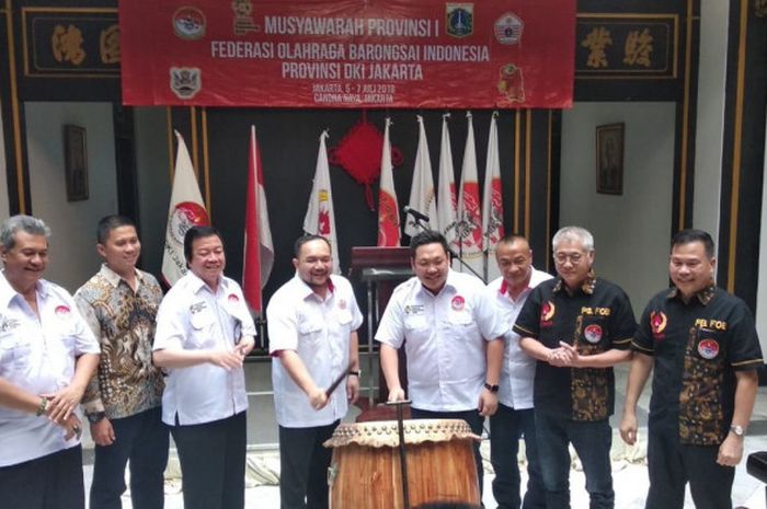 Federasi Olahraga Barongsai Indonesia (FOBI) DKI Jakarta akhirnya memiliki ketua baru periode 2018-2022 yakni Charles Honoris. Charles yang juga anggota DPR itu terpilih lewat Musyawarah Provinsi FOBI DKI yang berlangsung 5-7 Juli 2018.