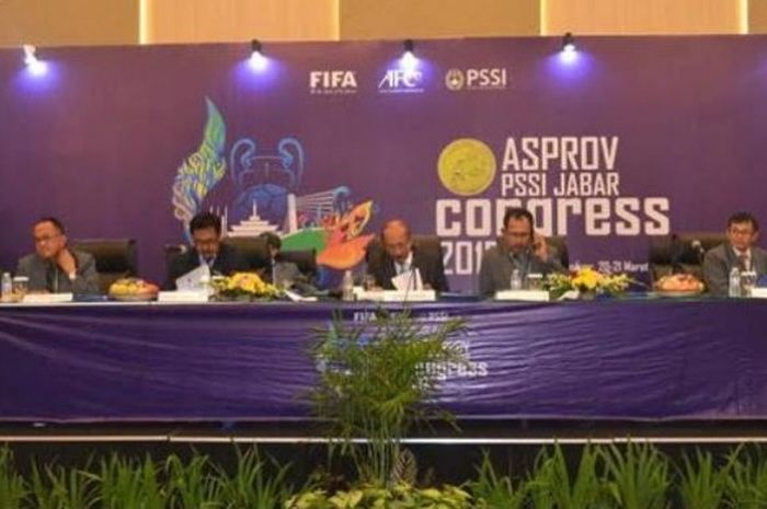 Para pemimpin Kongres Tahunan Asprov PSSI Jabar di Hotel Harris, Kota Bandung pada Senin (20/3/2017). 
