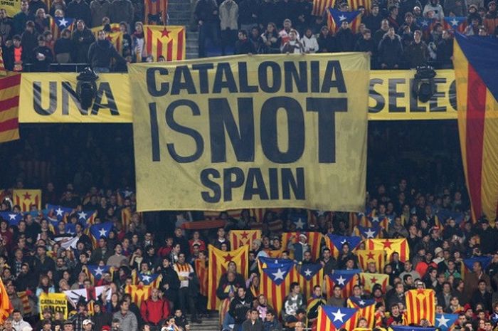Salah satu kampanye pemisahan diri dari Spanyol oleh warga Catalan di pertandingan sepak bola.