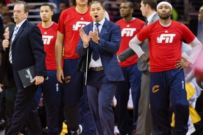 Pelatih Cleveland Cavaliers, Tyronn Lue dikabarkan sudah dipecat lantaran timnya belum menemui hasil memuaskan di NBA awal musim 2018-2019.