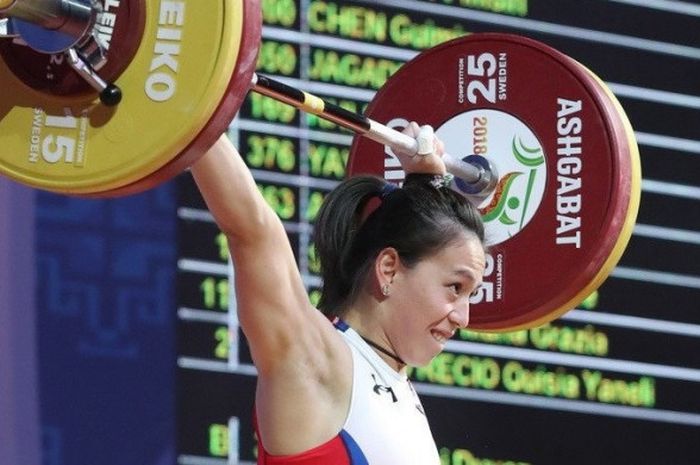 Lifter putri Taiwan, Kuo Hsing Chun, tampil pada final kelas 59 kg pada Kejuaraan Dunia Angkat Besi di Turkmenistan, Ashgabat, Minggu (4/11/2018).