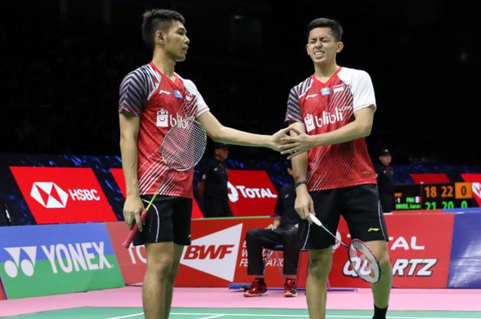 Pasangan ganda putra, Fajar Alfian/Rian Ardianto, bereaksi ketika bertanding melawan pemain Kanada, Jason Anthony Ho-Shue/Nyl Yakura pada babak penyisihan Grup B Piala Thomas 2018 di Impact Arena, Bangkok, Thailand, Selasa (22/5/2018).