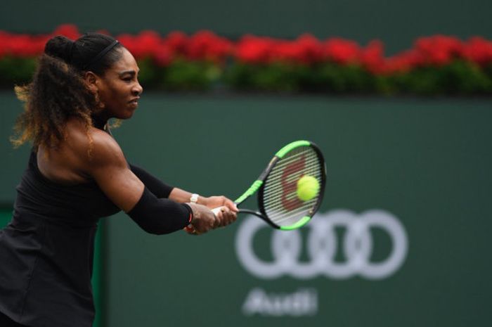 Aksi petenis tunggal putri Amerika Serikat, Serena Williams, saat tampil pada ajang Indian Wells Masters 2018.