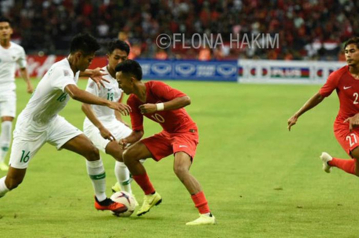  Pertandingan antara tim nasional Singapura dan Indonesia pada laga perdana Grup B Piala AFF 2018 di Stadion Nasional, Jumat (9/11/2018).  