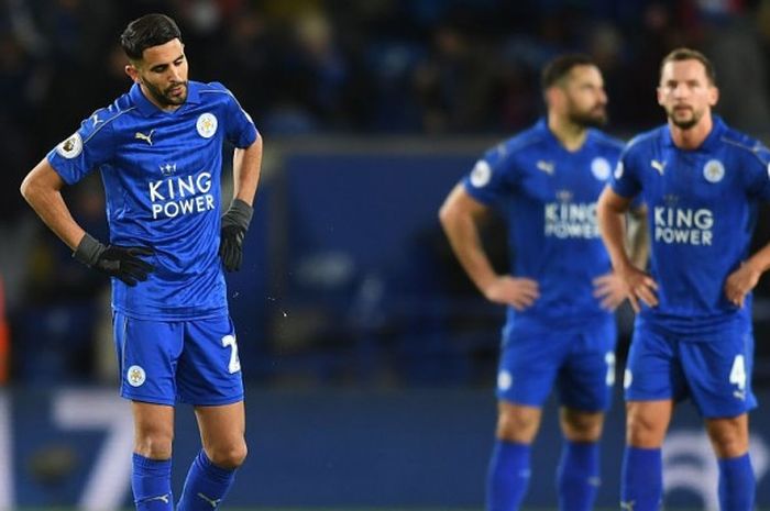 Pemain Leicester City, Riyad Mahrez (kiri), menunjukkan ekspresi kecewa dalam laga Premier League kontra Everton di Stadion King Power, Leicester, Inggris, 26 Desember 2016.