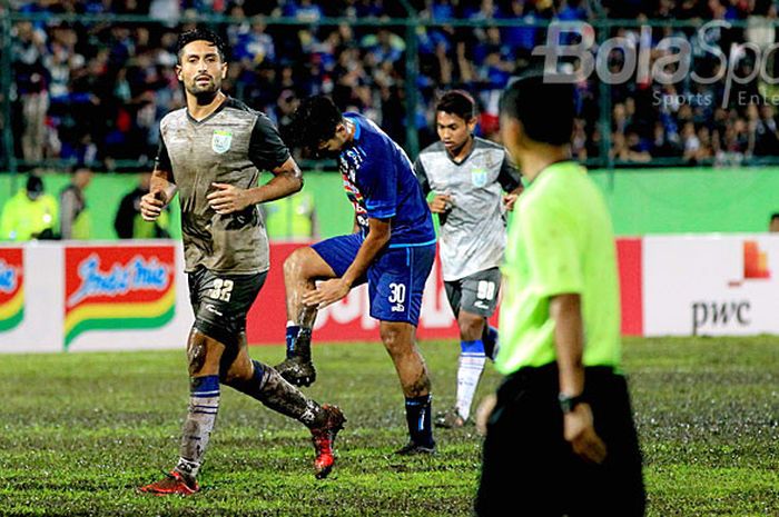 Striker Persela Lamongan, Gaston Castano, saat tampil melawan Arema FC  pada partai kedua Piala Presiden 2018 Grup E di Stadion Gajayana Malang, Jawa Timur, Sabtu (20/01/2018) malam.