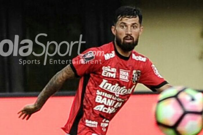   Aksi penyerang Bali United, Stefano Lilipaly saat Bali United mengalahkan Borneo FC di Grup D Piala Presiden  