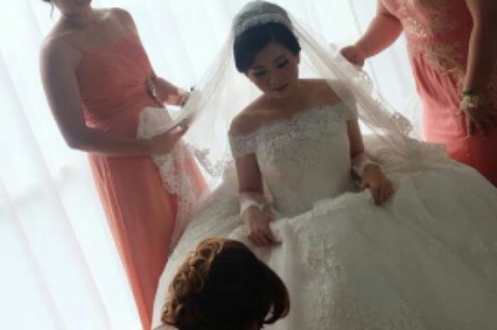Debby Susanto dalam balutan gaun pernikahan cantik 